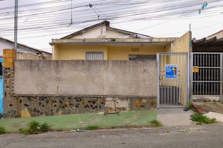 Casa para alugar com 100m², 3 quartos e sem vagaFachada do imóvel - Placa instalada no portão do imóvel - Código da placa: YZUS-1603