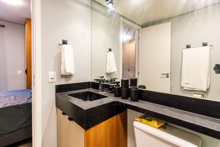 Banheiro de kitnet/studio para alugar com 1 quarto, 27m² em Santo Amaro, São Paulo