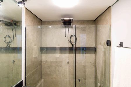 Banheiro de kitnet/studio para alugar com 1 quarto, 27m² em Santo Amaro, São Paulo