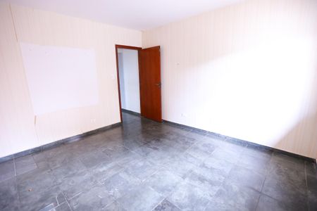 Casa para alugar com 3 quartos, 210m² em Jardim Vivan, São Paulo