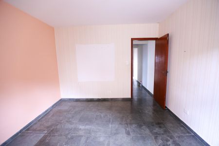 Casa para alugar com 3 quartos, 210m² em Jardim Vivan, São Paulo