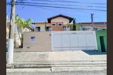 Casa à venda com 250m², 4 quartos e 6 vagasFachada