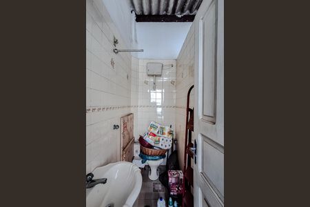 Casa à venda com 250m², 3 quartos e 2 vagas Casa à venda com 250m², 3 quartos e 2 vagasBanheiro de serviço