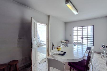 Casa à venda com 250m², 3 quartos e 2 vagas Casa à venda com 250m², 3 quartos e 2 vagasQuarto de Serviço