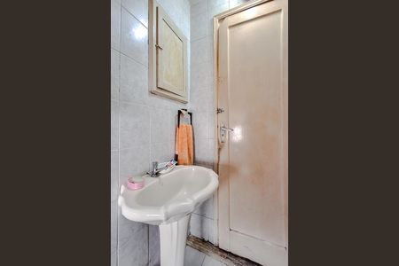 Casa à venda com 250m², 3 quartos e 2 vagas Casa à venda com 250m², 3 quartos e 2 vagasLavabo