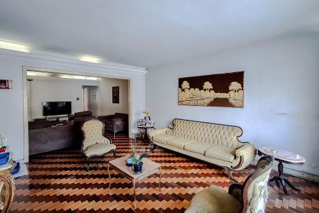 Casa à venda com 250m², 3 quartos e 2 vagas Casa à venda com 250m², 3 quartos e 2 vagasSala