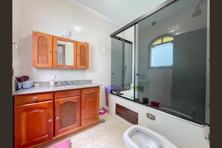 Casa à venda com 373m², 4 quartos e 3 vagas Casa à venda com 373m², 4 quartos e 3 vagasBanheiro da Suíte