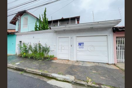 Casa à venda com 373m², 4 quartos e 3 vagas Casa à venda com 373m², 4 quartos e 3 vagasFachada