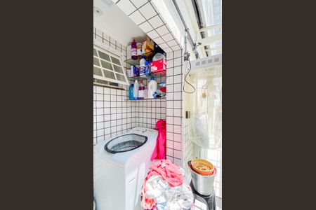 Casa à venda com 250m², 4 quartos e 2 vagas Casa à venda com 250m², 4 quartos e 2 vagasÁrea de Serviço