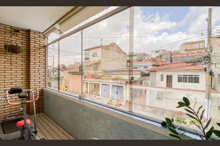 Casa à venda com 250m², 4 quartos e 2 vagas Casa à venda com 250m², 4 quartos e 2 vagasVaranda
