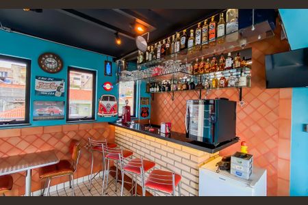 Casa à venda com 250m², 4 quartos e 2 vagas Casa à venda com 250m², 4 quartos e 2 vagasBar