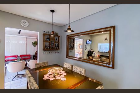 Casa à venda com 250m², 4 quartos e 2 vagas Casa à venda com 250m², 4 quartos e 2 vagasCozinha