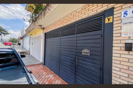 Casa à venda com 250m², 4 quartos e 2 vagas Casa à venda com 250m², 4 quartos e 2 vagasFachada