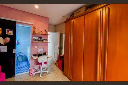 Casa à venda com 250m², 4 quartos e 2 vagas Casa à venda com 250m², 4 quartos e 2 vagasSuite 2