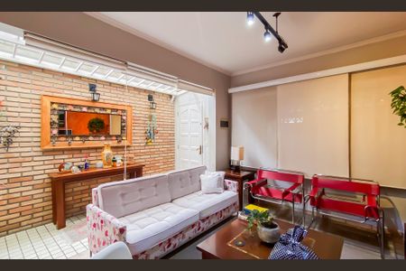 Casa à venda com 250m², 4 quartos e 2 vagas Casa à venda com 250m², 4 quartos e 2 vagasSala