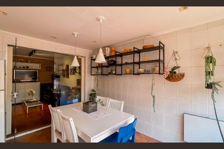 Casa à venda com 250m², 4 quartos e 2 vagas Casa à venda com 250m², 4 quartos e 2 vagasÁrea gourmet