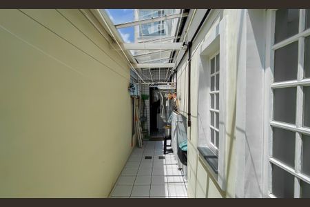 Casa à venda com 250m², 4 quartos e 2 vagas Casa à venda com 250m², 4 quartos e 2 vagasÁrea de Serviço