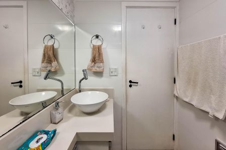 Apartamento à venda com 130m², 3 quartos e 2 vagasBanheiro da Suíte 1