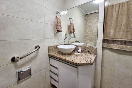 Apartamento à venda com 130m², 3 quartos e 2 vagasBanheiro Social