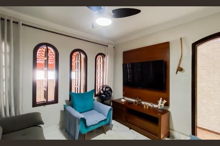 Sala de casa à venda com 3 quartos, 95m² em Vila Domitila, São Paulo