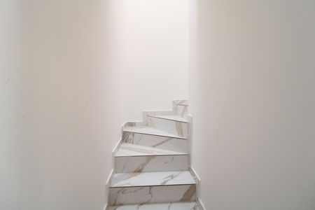 Escada de casa para alugar com 2 quartos, 90m² em Interlagos, São Paulo