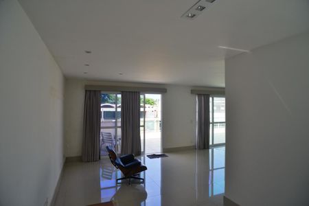 Apartamento à venda com 200m², 3 quartos e 3 vagasSala