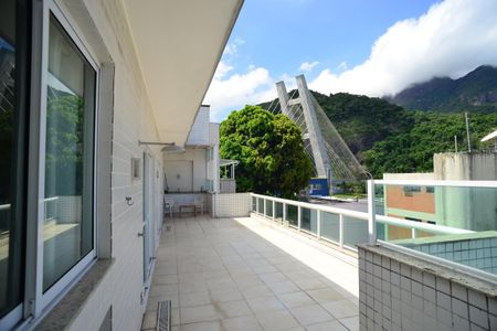 Apartamento à venda com 200m², 3 quartos e 3 vagasVaranda