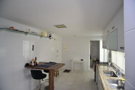 Apartamento à venda com 200m², 3 quartos e 3 vagasCozinha