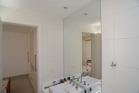 Apartamento à venda com 200m², 3 quartos e 3 vagasBanheiro Suíte 1