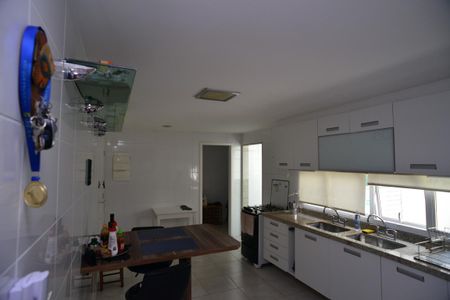 Apartamento à venda com 200m², 3 quartos e 3 vagasCozinha