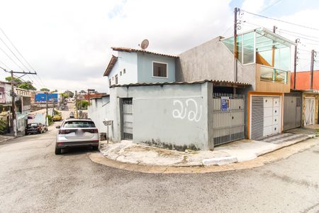 Casa para alugar com 69m², 2 quartos e 1 vaga Casa para alugar com 69m², 2 quartos e 1 vagaFachada + Placa
