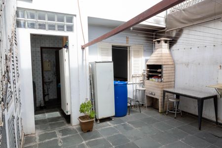 Casa à venda com 177m², 5 quartos e 2 vagas Casa à venda com 177m², 5 quartos e 2 vagasQuintal