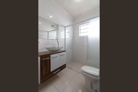 Casa à venda com 177m², 3 quartos e 2 vagas Casa à venda com 177m², 3 quartos e 2 vagasBanheiro social