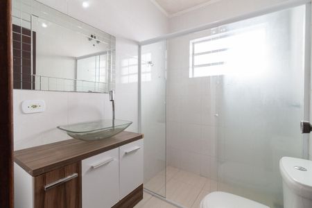 Casa à venda com 177m², 3 quartos e 2 vagas Casa à venda com 177m², 3 quartos e 2 vagasBanheiro social