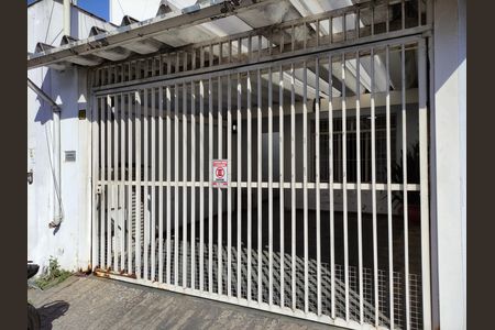 Casa à venda com 177m², 3 quartos e 2 vagas Casa à venda com 177m², 3 quartos e 2 vagasFachada