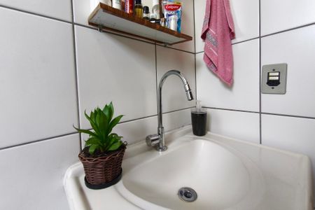 Banheiro de apartamento para alugar com 2 quartos, 55m² em Loteamento Parque Centenario, Campinas