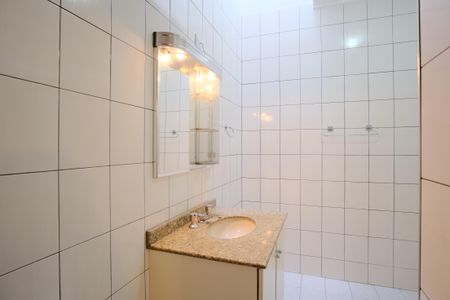 Casa para alugar com 205m², 3 quartos e 4 vagasBanheiro Social