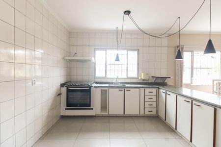 Casa para alugar com 225m², 3 quartos e 4 vagasCozinha 