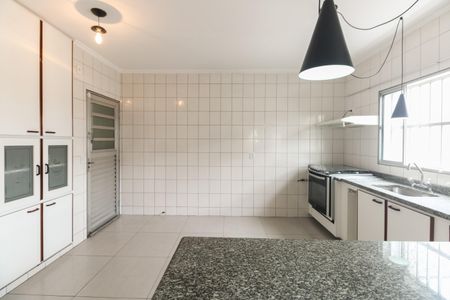 Casa para alugar com 225m², 3 quartos e 4 vagasCozinha 