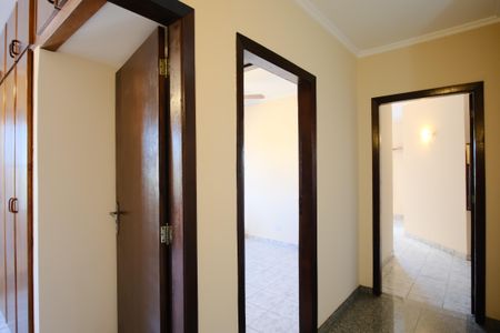 Casa para alugar com 205m², 3 quartos e 4 vagasCorredor