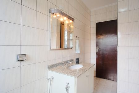 Casa para alugar com 205m², 3 quartos e 4 vagasBanheiro da Suíte