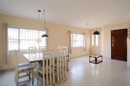 Casa para alugar com 205m², 3 quartos e 4 vagasSala