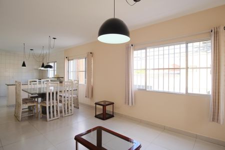 Casa para alugar com 205m², 3 quartos e 4 vagasSala