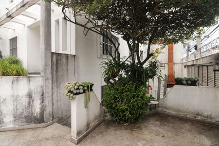 Casa para alugar com 225m², 3 quartos e 4 vagasEntrada e Jardim 