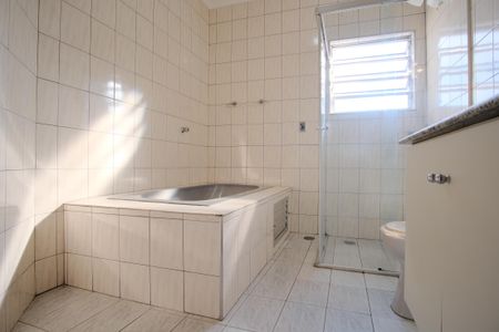 Casa para alugar com 205m², 3 quartos e 4 vagasBanheiro da Suíte