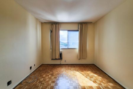 Apartamento para alugar com 100m², 2 quartos e 1 vagaSala 