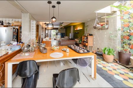 Sala de casa à venda com 3 quartos, 350m² em Alto Barroca, Belo Horizonte