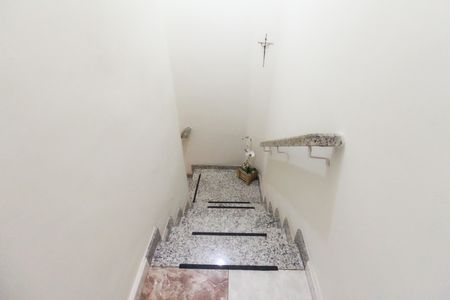 Casa de condomínio à venda com 125m², 2 quartos e 1 vagaEscada