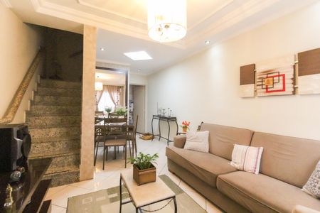 Sala de casa de condomínio à venda com 2 quartos, 125m² em Vila Carmosina, São Paulo