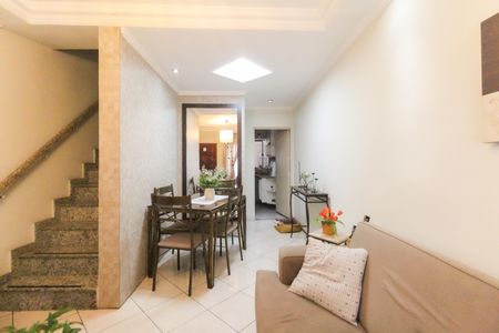 Casa de condomínio à venda com 125m², 2 quartos e 1 vagaSala